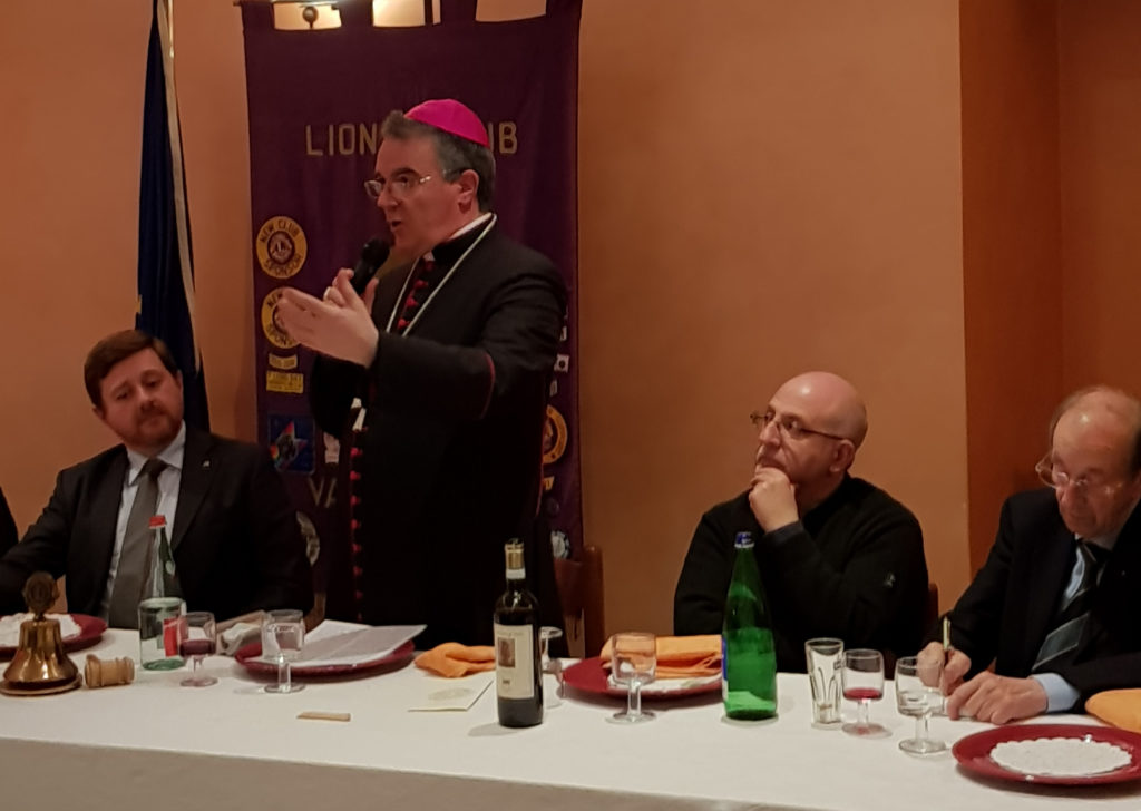 Il Vescovo Monsignor Gianni Sacchi al Lions Club della Valcerrina