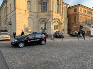 CARABINIERI davanti al Municipale