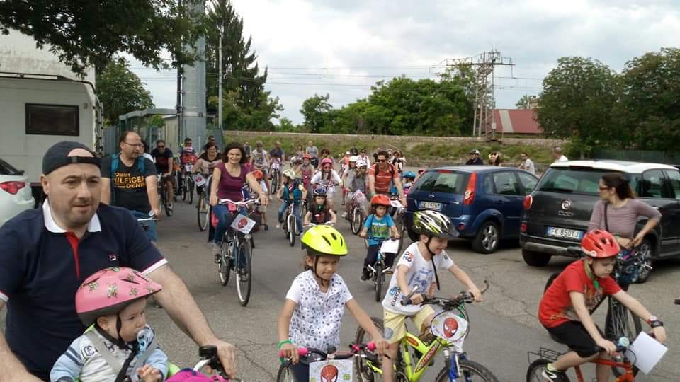 bimbi in bici