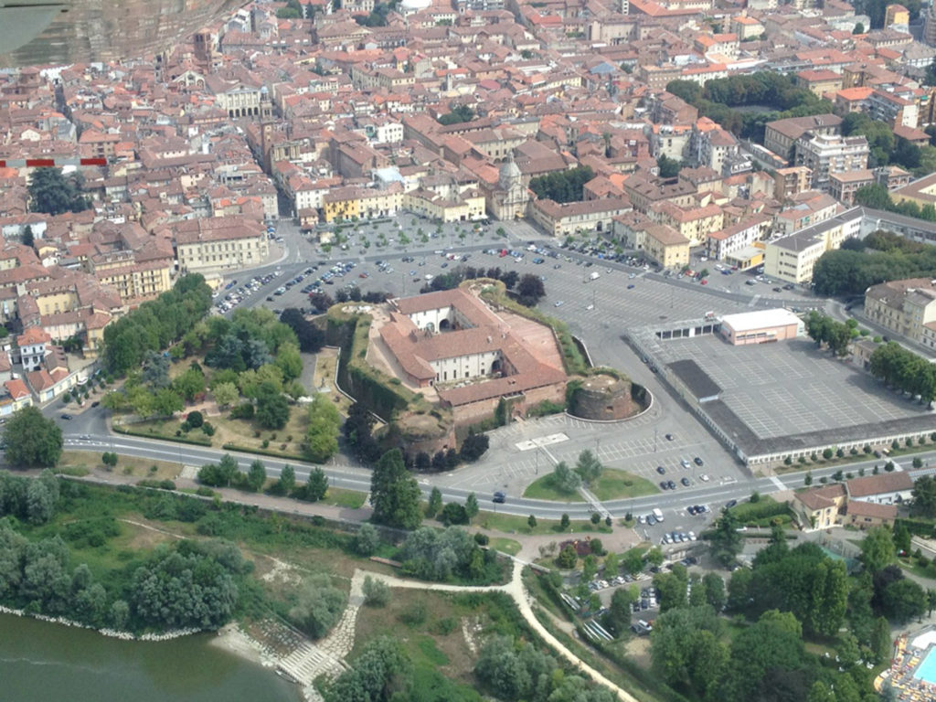 veduta dall'alto del castello di casale