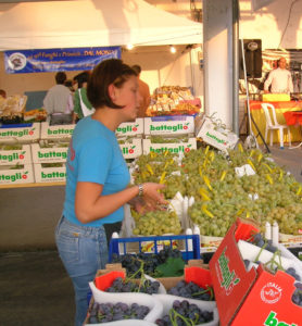 Dal 28 aprile riapre il mercato con la sezione alimentare