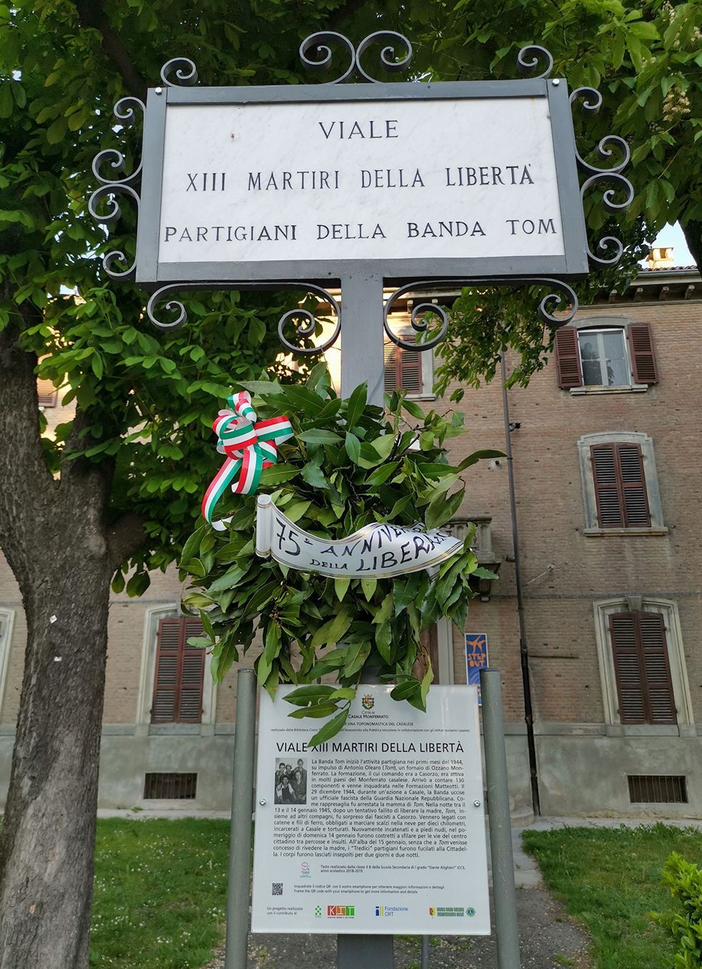 deposizione della corona comunale in onore del 75° anniversario della Liberazione.