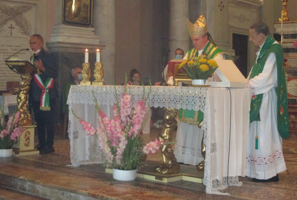 Domenica 28 giugno, la comunità di Cantavenna riunita nella chiesa parrocchiale di San Carpoforo, ha salutato il suo parroco Don Giuseppe Rambaldi, da 37 anni parroco di Cantavenna di Gabiano.